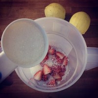 自制草莓柠檬鸡尾酒