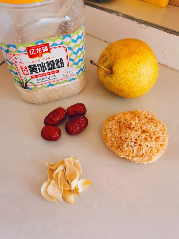 银耳百合雪梨糖水