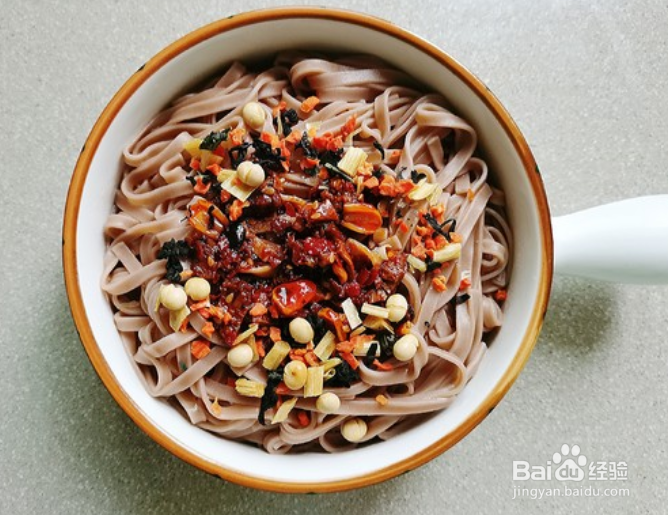 经典玉米牛肉酱荠菜面，超级好吃哦