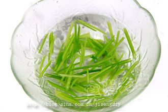 雪耳海米拌香芹