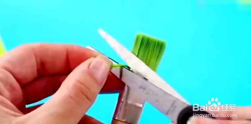 如何给芭比更好地涂指甲油