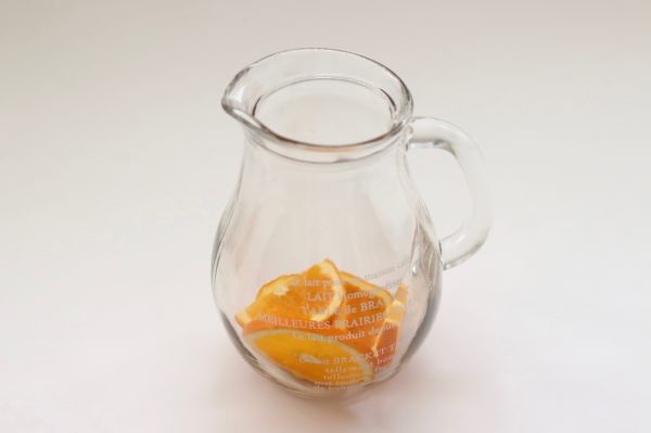 蔓越莓白桃气泡冰饮