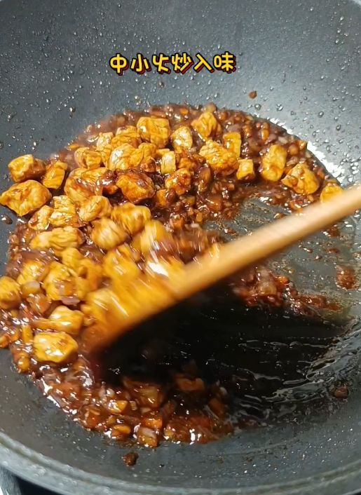 周末轻松早餐炸酱面