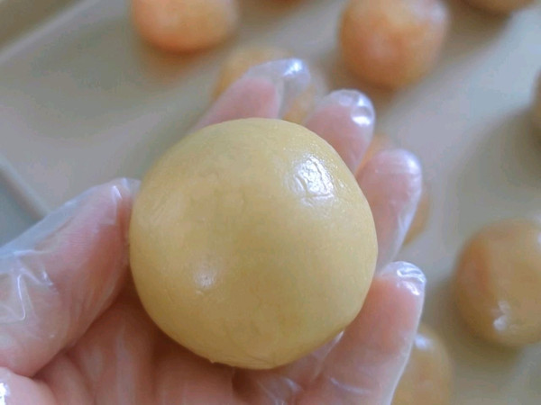 拉丝冰翅蛋黄月饼