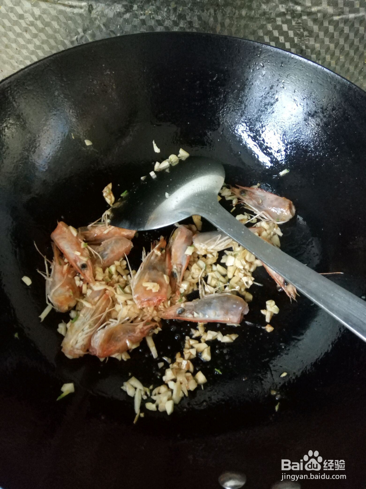 西兰花炒虾仁的做法