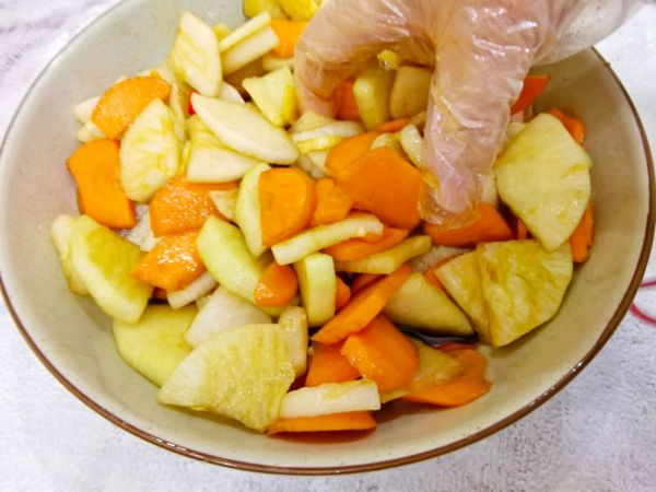 自制酸辣爽口萝卜