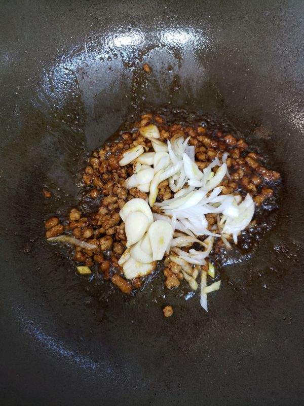 肉沫老黄瓜烧豌豆