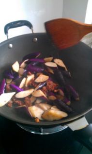 爆香茄子的做法