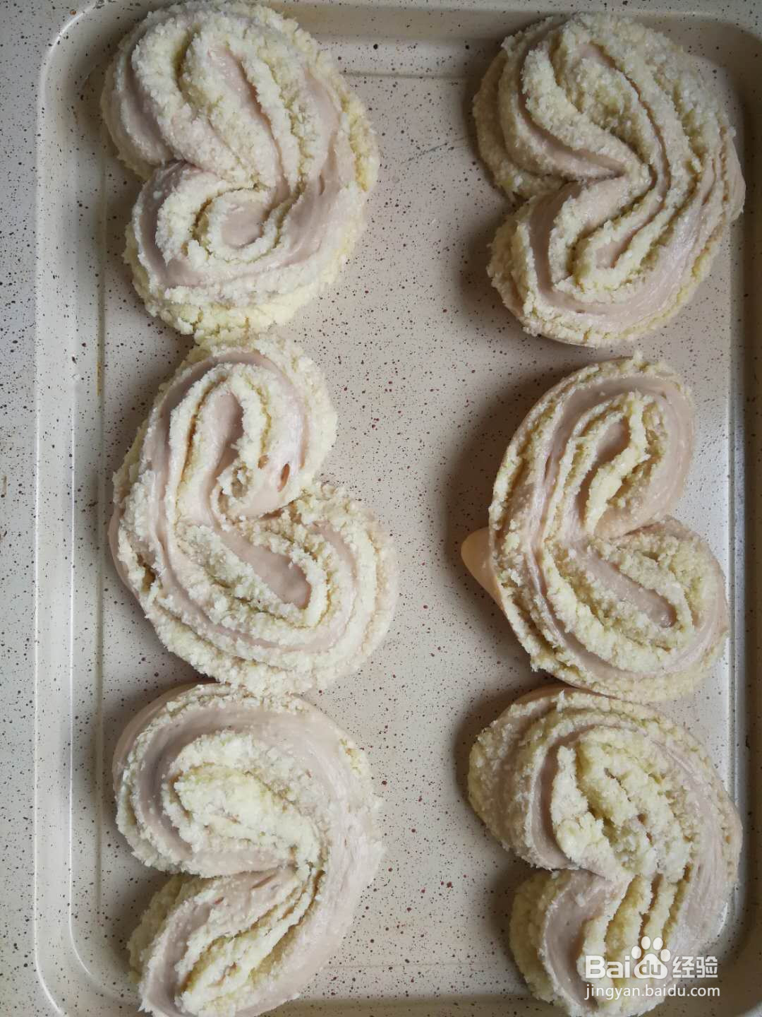 心形草莓椰蓉面包的做法