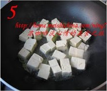 润肠排毒减脂—豆腐木耳烩猪血的做法