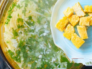 鱼豆腐蔬菜面怎么做