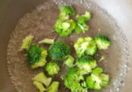 西兰花木耳拌鸡胸做法