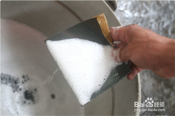 汽车大灯模糊了如何修复？