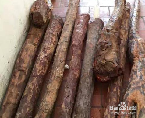 小叶紫檀手把件的打磨过程