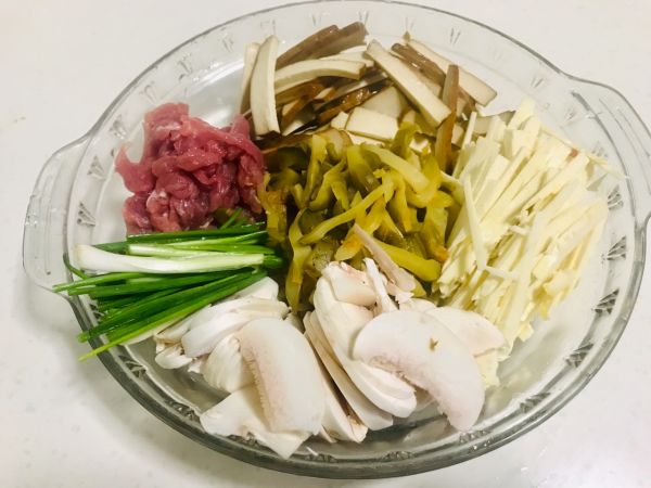 蘑菇冬笋榨菜肉丝炒豆干