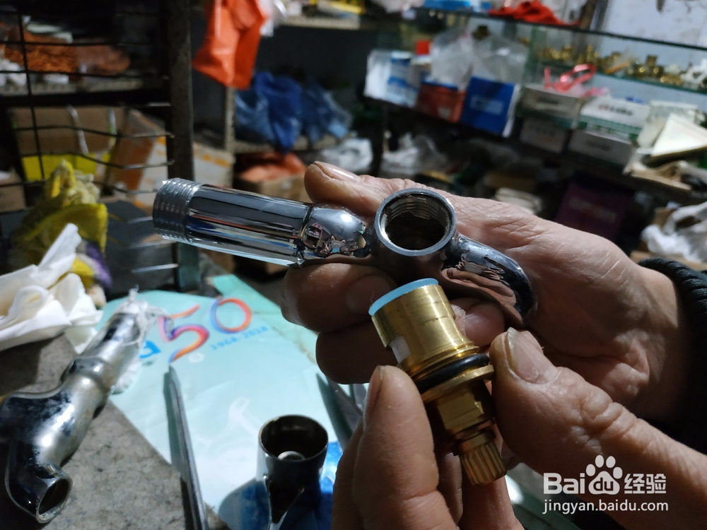 水龙头如何更换内芯？