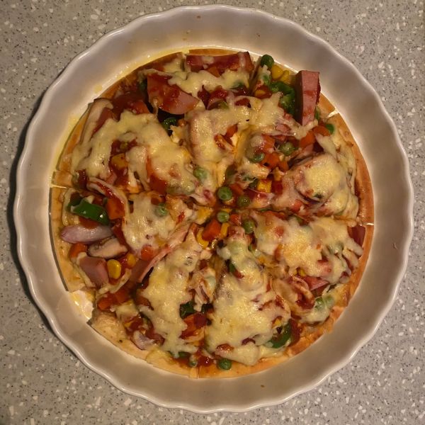 时蔬火腿海鲜披萨