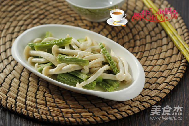 苦瓜炒白玉菇
