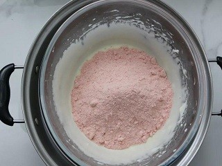 开心果草莓牛轧糖怎么做？