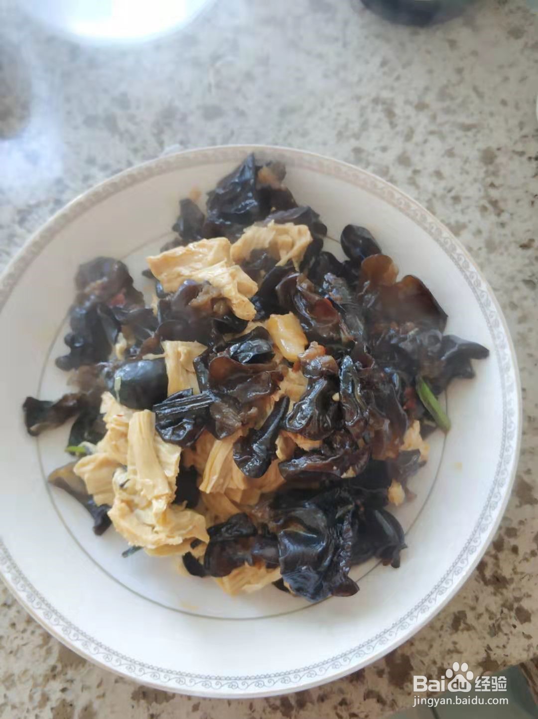 木耳炒腐竹的做法