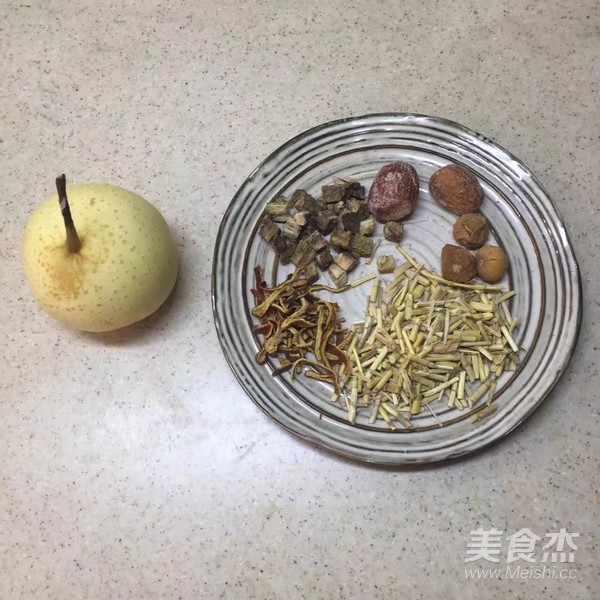 茅根雪梨水的做法