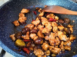 板栗烧鸡腿肉 甜辣口味