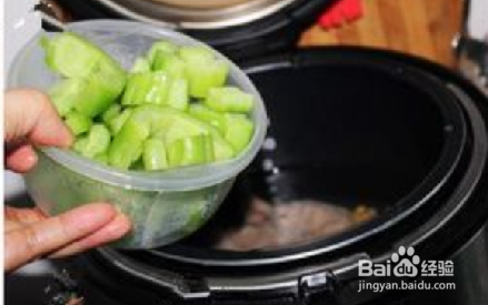 苦瓜排骨黄豆汤