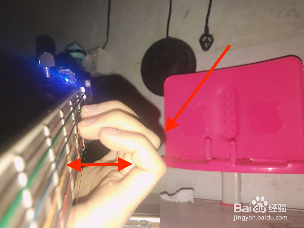 吉他按和弦老是碰到其他弦怎么办