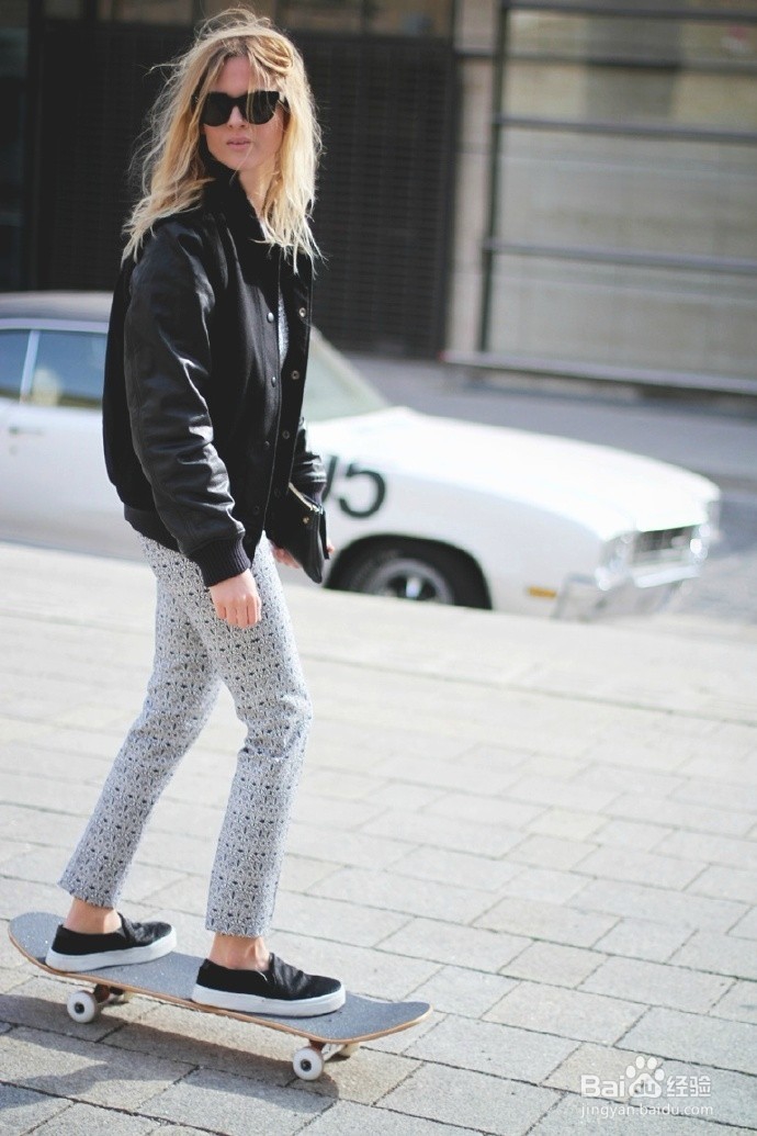 关于玩滑板时的正确姿势！