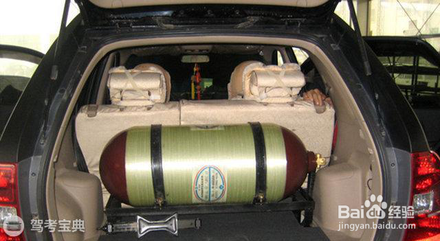 爆胎致路虎爆炸?车主必懂防爆炸知识