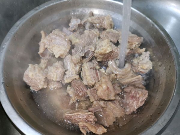 秘制萝卜焖牛腩