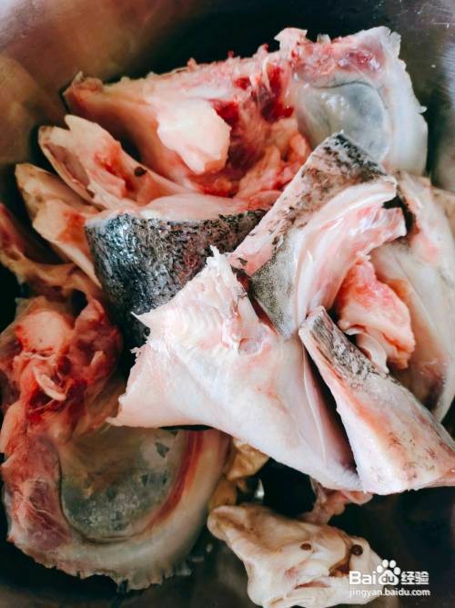 鱼头炖豆腐的做法