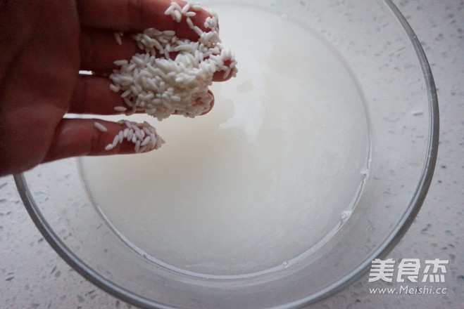 焦糖糯米藕的做法