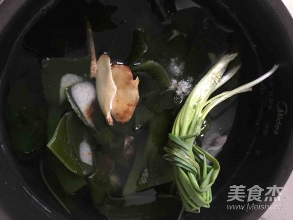 海带排骨汤的做法
