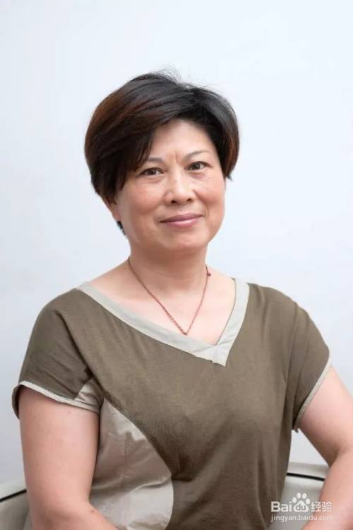 如何给中年妇女进行精细磨皮和整体美化