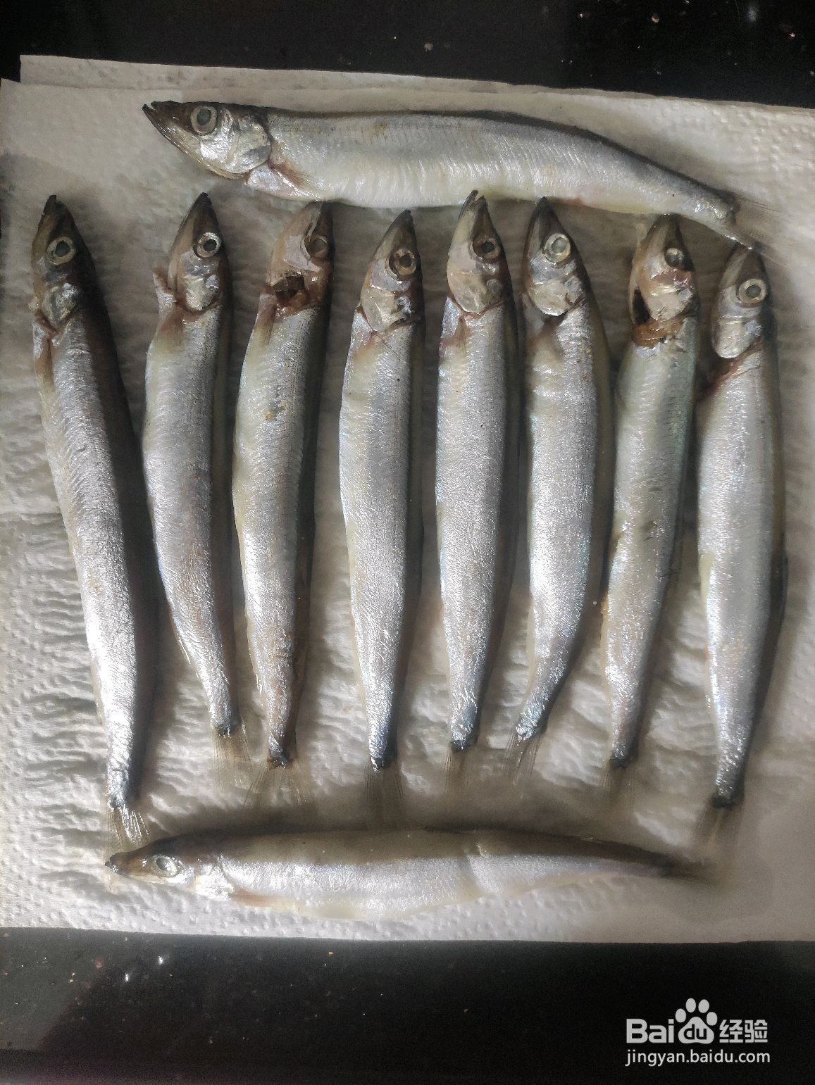 香煎多春鱼的做法