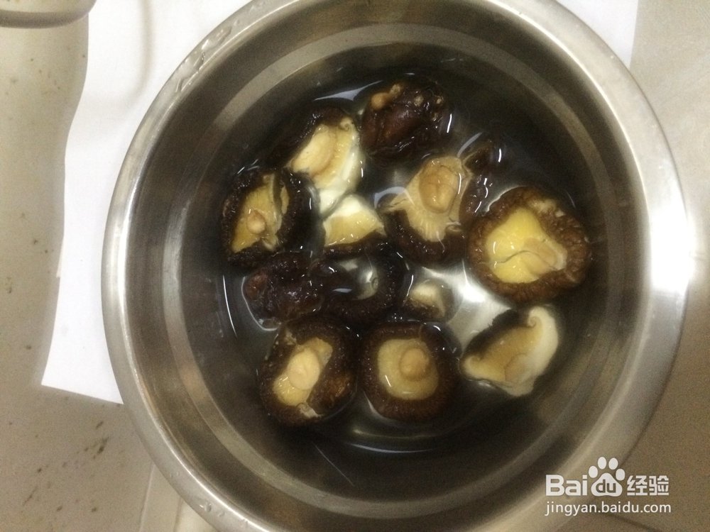 怎么做香菇鸡腿土豆汤?