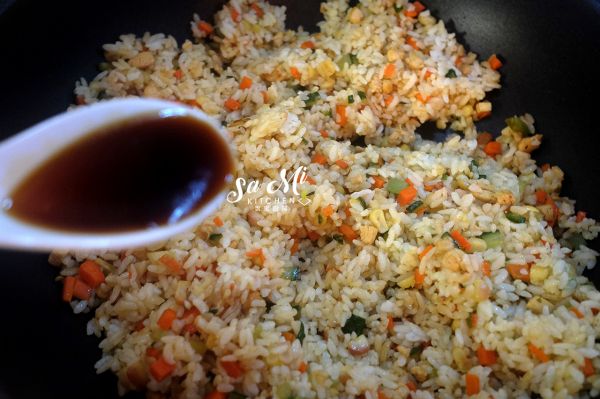 黄油鸡肉什锦饭