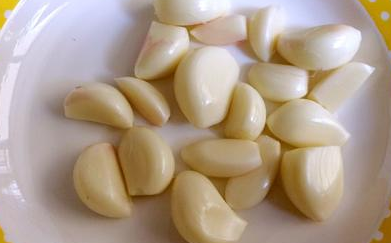 如何制作蒜香烧带鱼