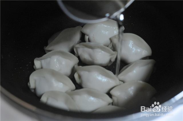 家庭自制电饭锅煎饺