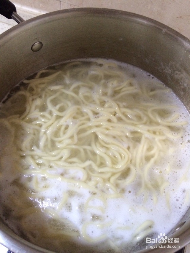 鸡腿肉炒拉条的做法