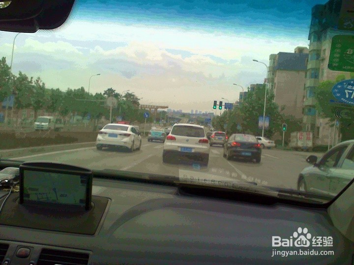 道路车辆多时候驾驶员怎样安全行驶