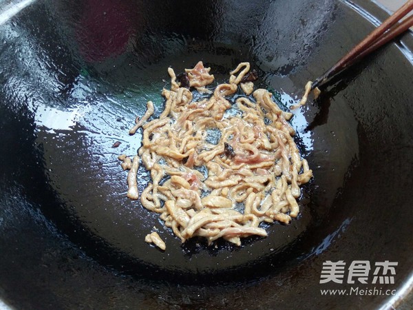 香芹榨菜里脊肉炒米粉