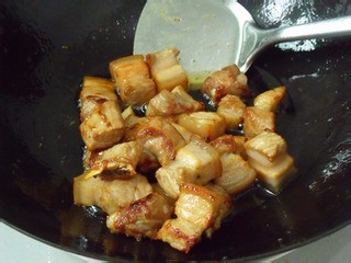 红烧肉怎么做？肥而不腻超好吃