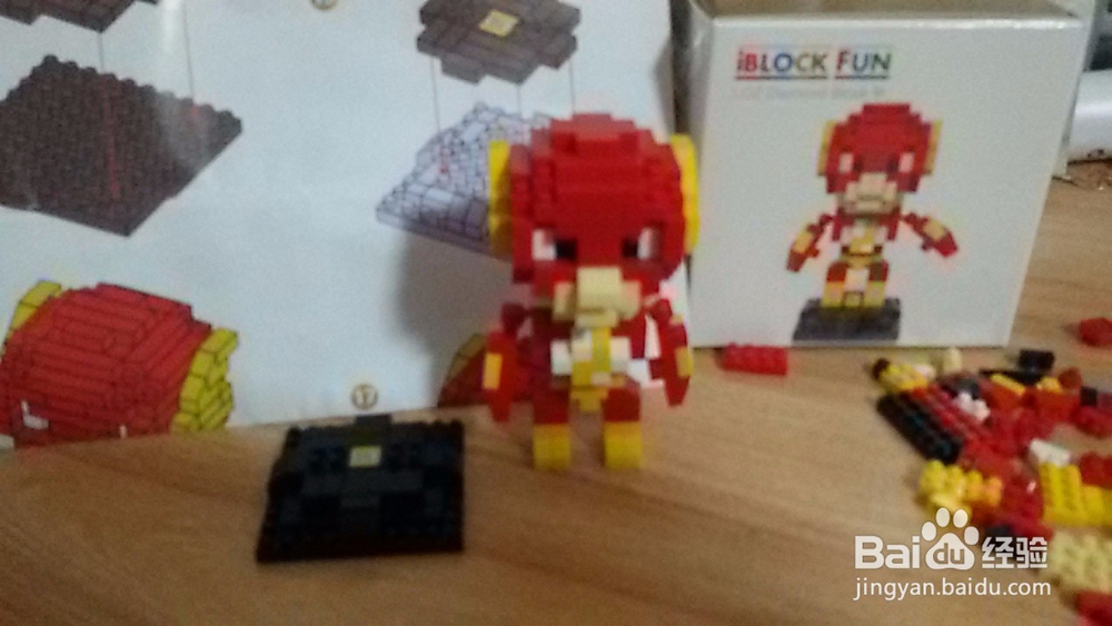 如何完成乐高玩具的拼接?