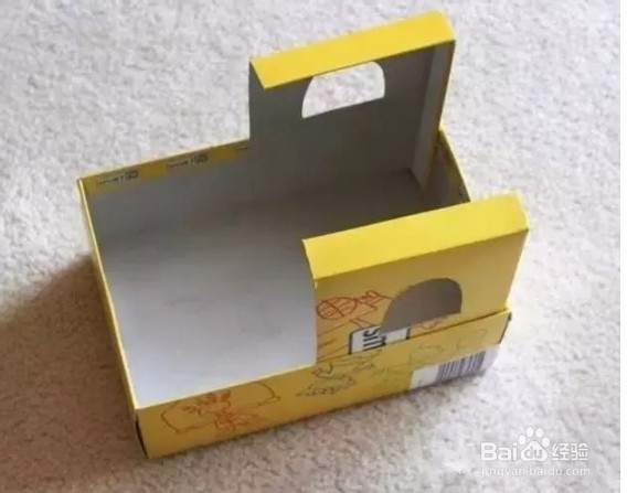 家里不用的装鞋子的纸箱，可以变成小火车啦
