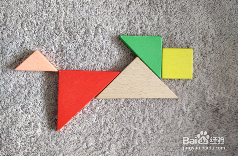 用七巧板怎样拼一只兴奋的狗？