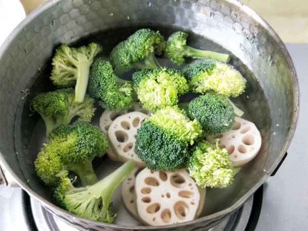 迷迭香烤三文鱼蔬果拼盘