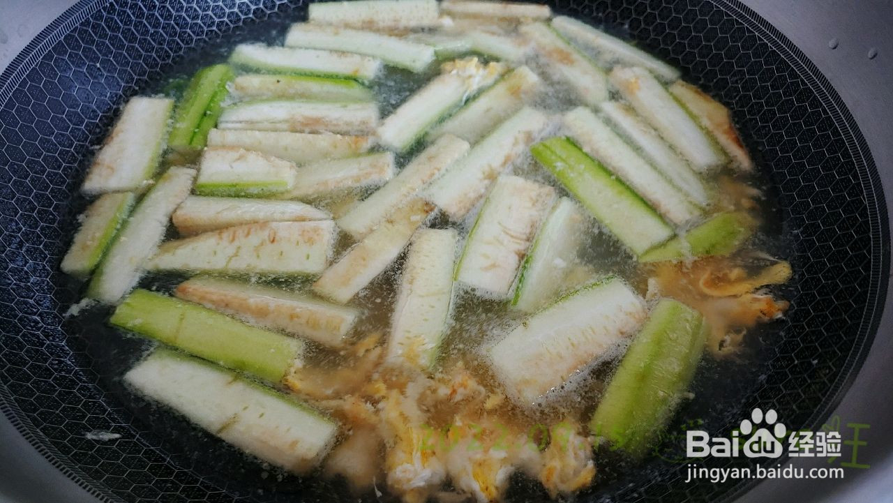 蛋柿菇瓜豆腐汤的做法