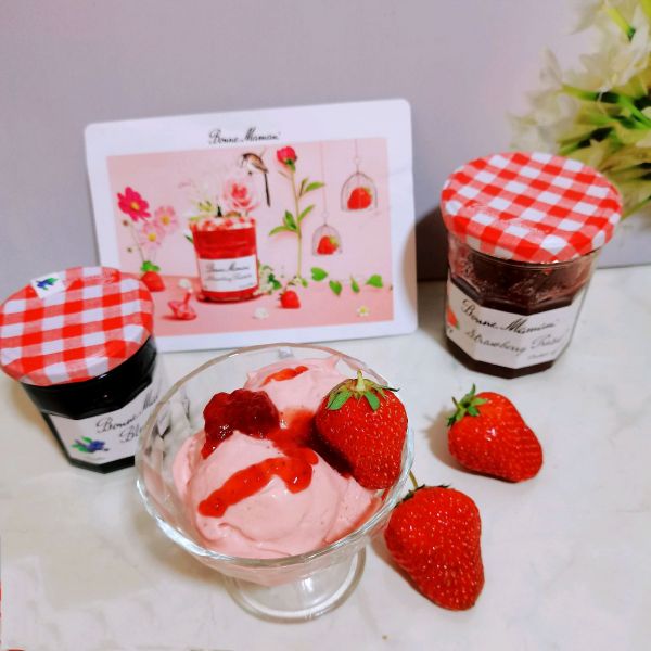 草莓酸奶冰淇淋